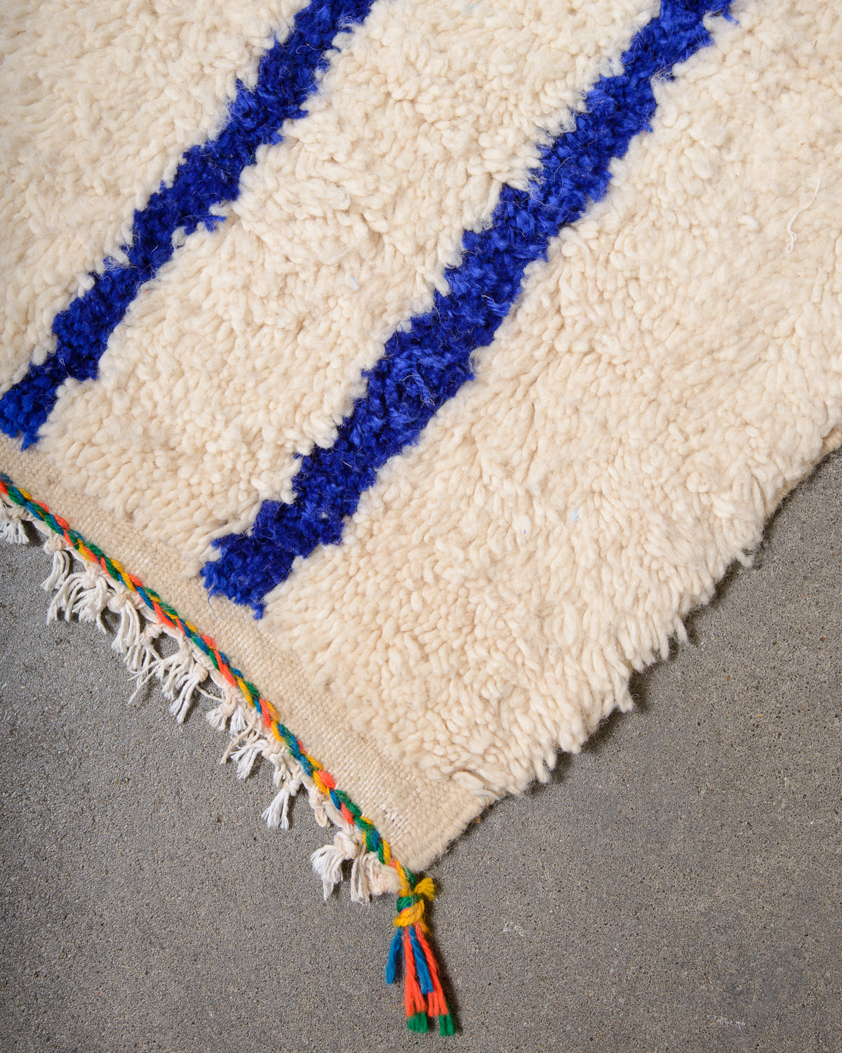 Modern designer handcrafted Berber rug from Morocco. Azilal rug with beautiful colours and patterns. Made of sheep’s wool and colourful cotton.